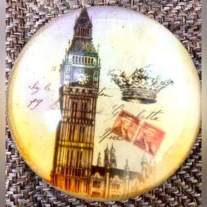 GLASS BIG BEN PAPERWEIGHT